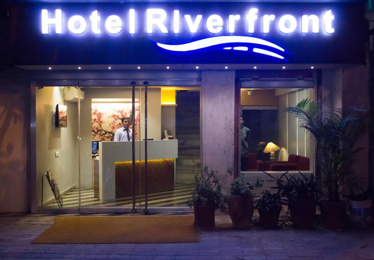 Hotel Riverfront Ахмедабад Экстерьер фото